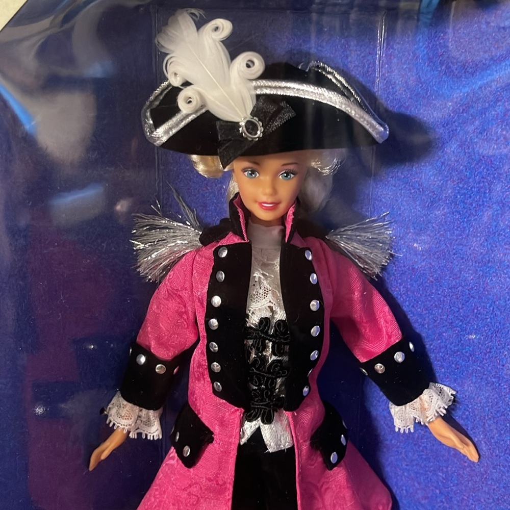 George Washington Barbie - Picture 3 of 9